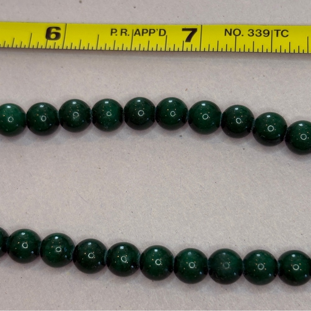 Vintage-Inspired Green Beaded Necklace – 16" with Gold Tone Clasp & Faux Pearls - Picture 9 of 13